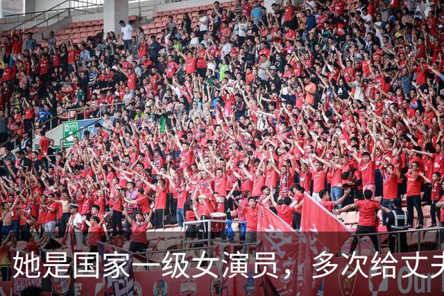 她是国家一级女演员，多次给丈夫戴绿帽，重病丈夫坐轮椅也不离婚